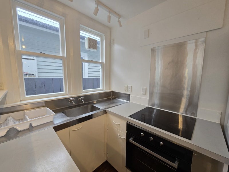 168 Tasman Street, Mount Cook, Wellington - Carousel 2