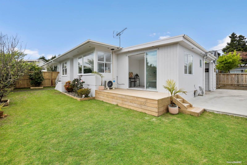 1/11 Tonkin Drive, Sunnynook, Auckland - Carousel 2