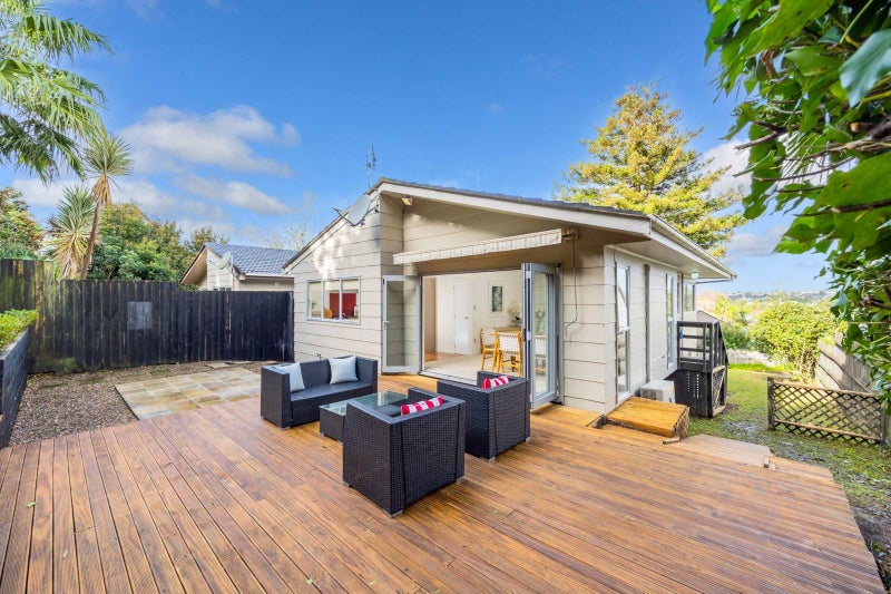 1/11 Branston Avenue, Browns Bay, Auckland - Carousel 2