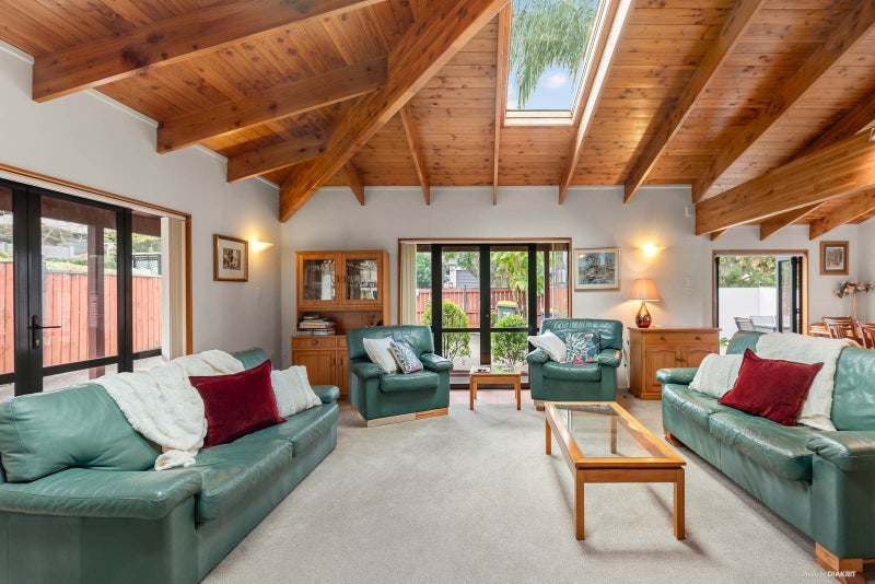 1/270 Beach Road, Campbells Bay, Auckland - Carousel 1