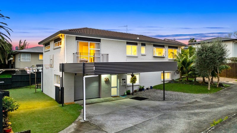 2/44 Rodney Street, Howick, Auckland - Carousel 1
