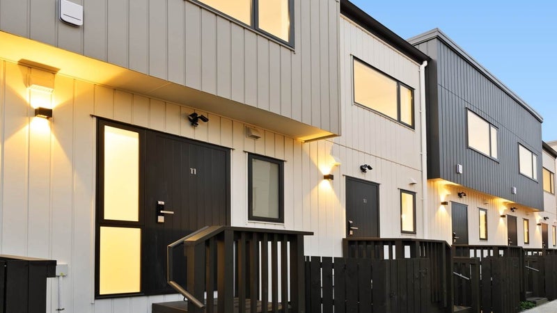 8/27 Britton Avenue, Mount Roskill, Auckland - Carousel 1