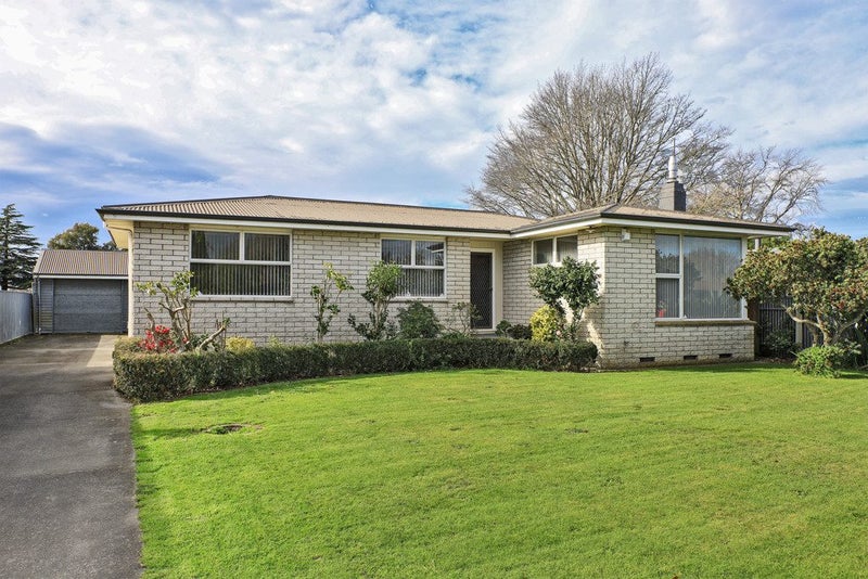 221 Sunnybank Crescent, Camberley, Hastings - Carousel 1