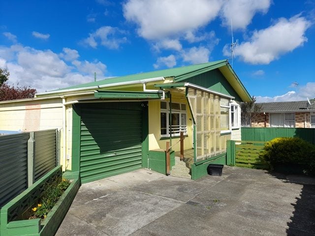 4 Hereford Street, West End, Palmerston North - Carousel 1