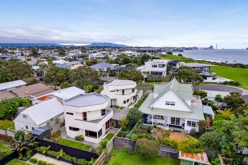 2/5 Richmond Street, Fitzroy, New Plymouth - Carousel 1