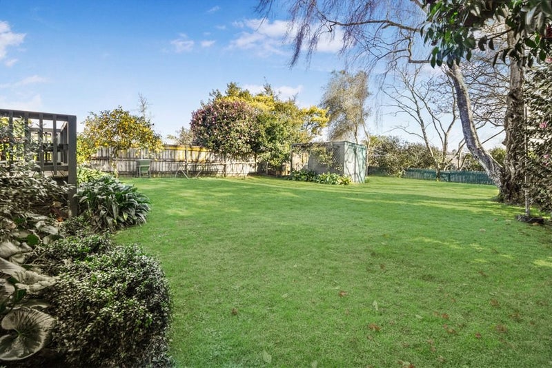 107 MacFarlane Street, Hamilton East, Hamilton - Carousel 15