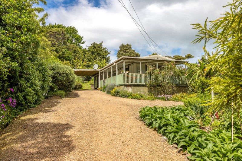 17 Albert Crescent, Ostend, Waiheke Island - Carousel 1