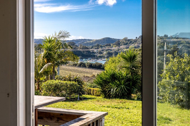 157 Wilma Road, Surfdale, Waiheke Island - Carousel 2