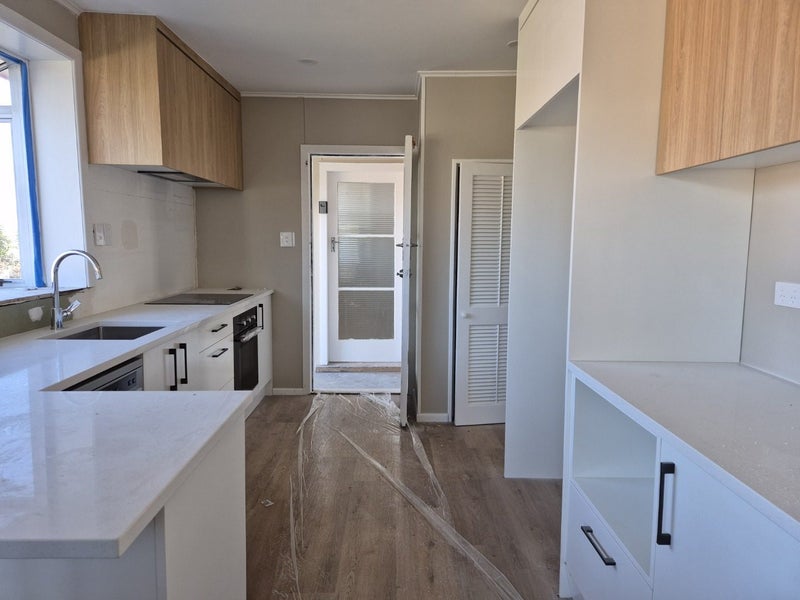 34 Fenwick Crescent, Hillcrest, Hamilton - Carousel 1