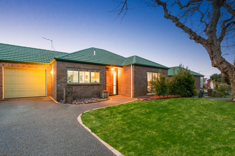 8 Craiburn Street, Ranui, Auckland - Carousel 1