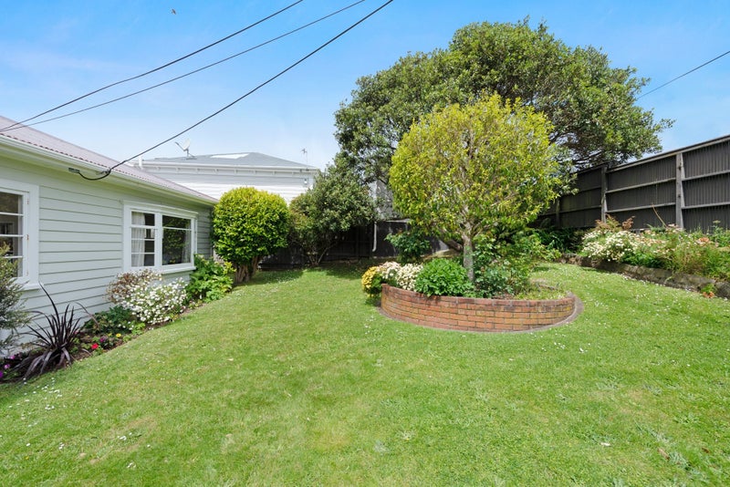 23 Ngatoto Street, Khandallah, Wellington - Carousel 2