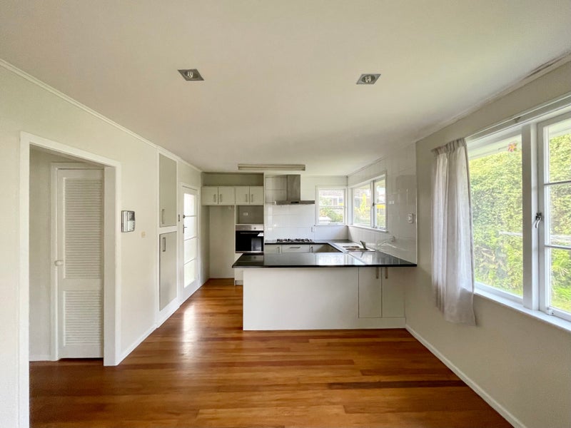 4 Edgewater Drive, Pakuranga, Auckland - Carousel 2