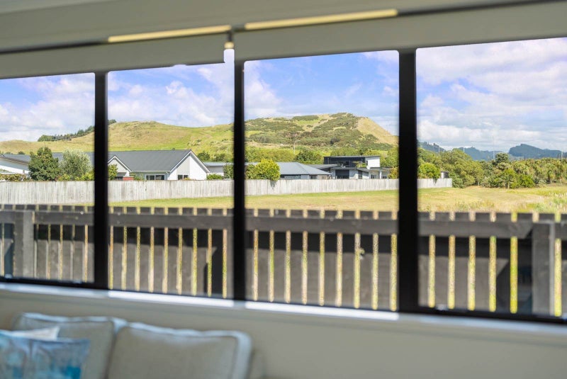 32 Te Hare Piahana Way, Papamoa Beach, Papamoa - Carousel 2