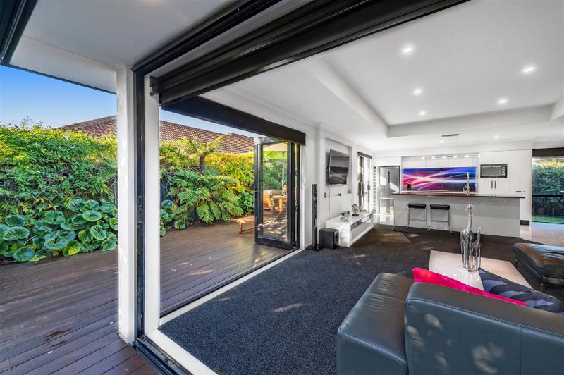 1/11 Teal Close, Woolston, Christchurch - Carousel 2