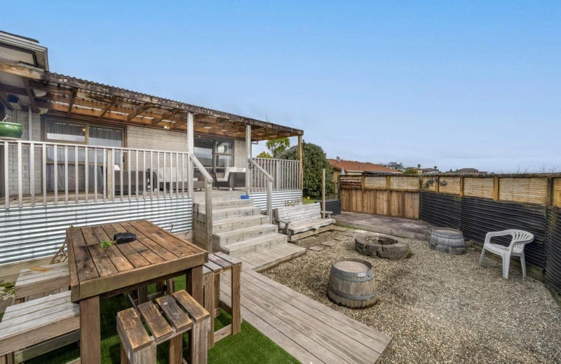 55 Highland Park Drive, Highland Park, Auckland - Carousel 2