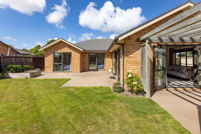 15 Coolspring Way, Redwood, Christchurch - Carousel 2