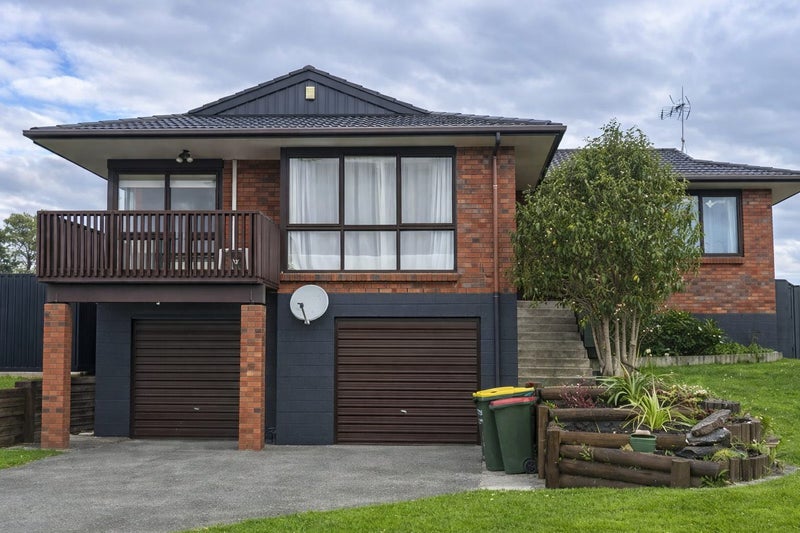 3 Elrita Place, Conifer Grove, Takanini - Carousel 1