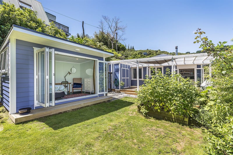 65 Airlie Road, Plimmerton, Porirua - Carousel 1