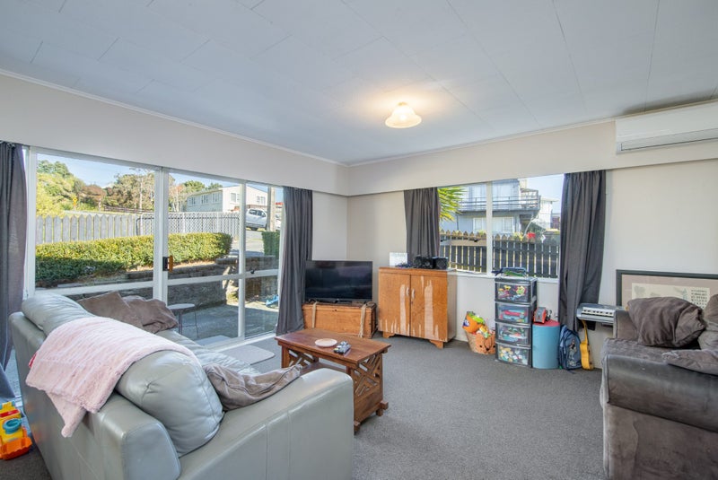 43 Levant Street, Cannons Creek, Porirua - Carousel 2