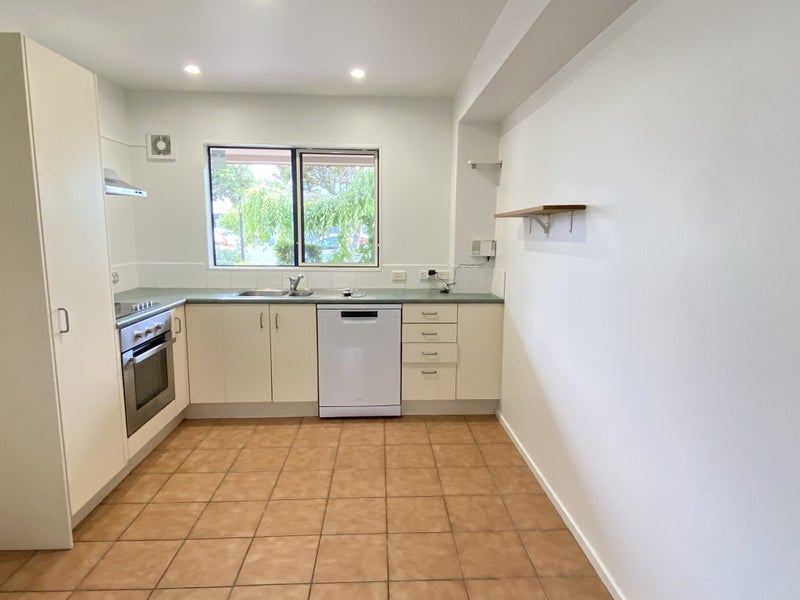 3/9 John Jennings Drive, Oteha, Auckland - Carousel 2