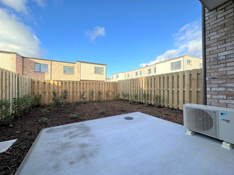 11 Panehe Lane, Mount Wellington, Auckland - Carousel 2
