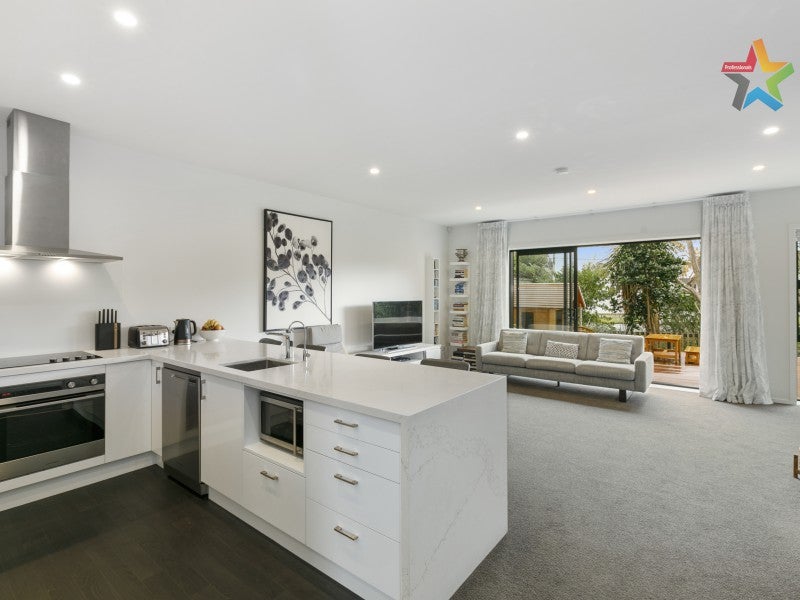 15 Glen Evans Crescent, Fairfield, Lower Hutt - Carousel 2