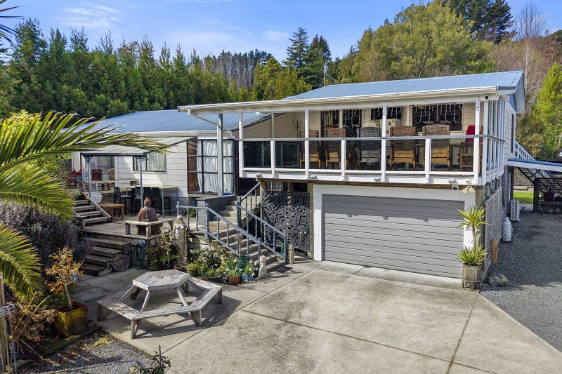 193 Katherine Mansfield Drive, Whitemans Valley, Upper Hutt - Carousel 1