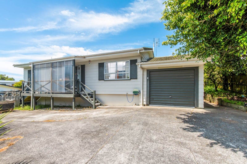 1/4 Glenshee Place, Highland Park, Auckland - Carousel 1
