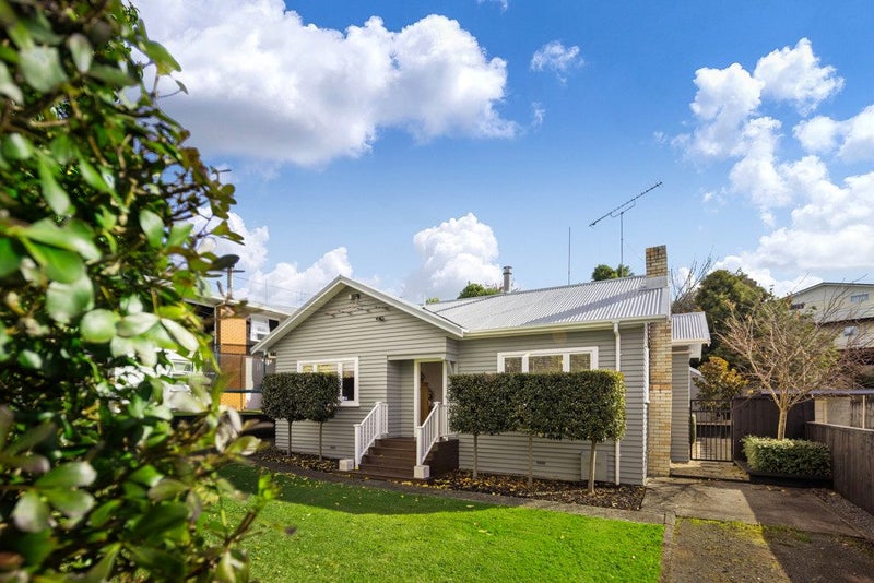 14 Windsor Road, Maeroa, Hamilton - Carousel 1