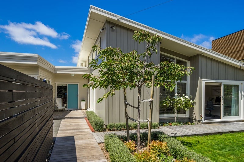 7 Agra Crescent, Khandallah, Wellington - Carousel 1