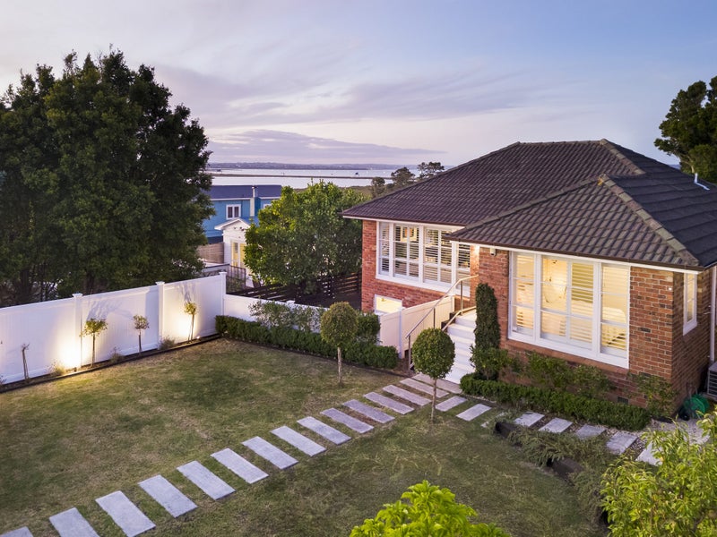 33 Fairlands Avenue, Waterview, Auckland - Carousel 1