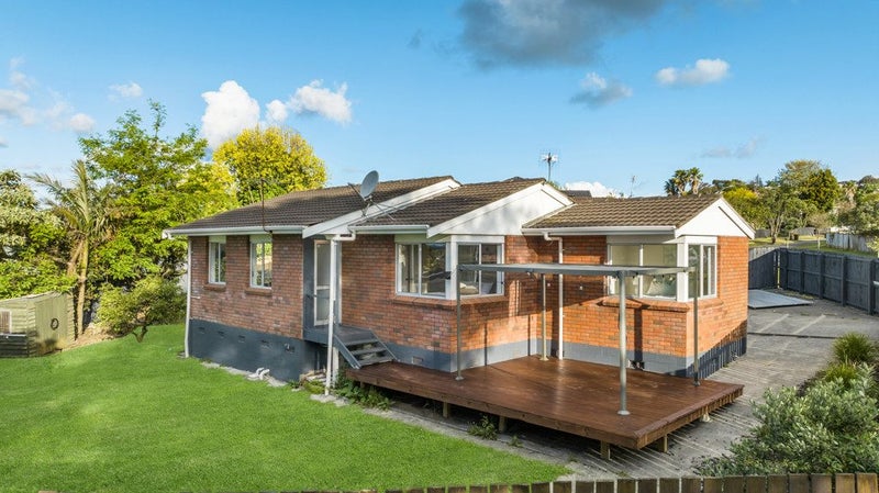 21 Oreti Place, Clover Park, Auckland - Carousel 1