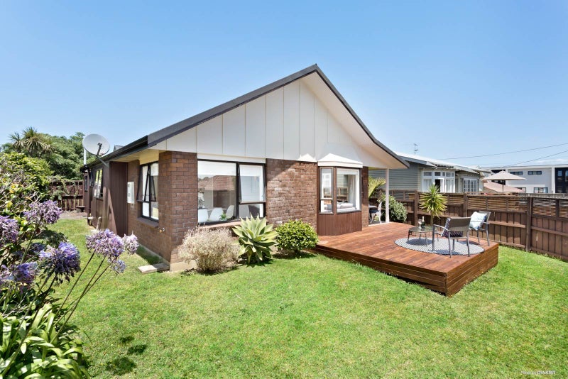 3/10 Corrella Road, Belmont, Auckland - Carousel 1