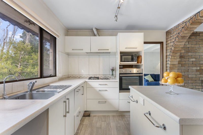 5 Braund Place, Glenfield, Auckland - Carousel 2