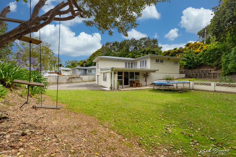 20 Mahoe Street, Tawa, Wellington - Carousel 16