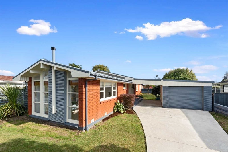 5 Bernard Street, Chedworth, Hamilton - Carousel 1