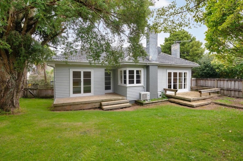 36 Forest Lake Road, Forest Lake, Hamilton - Carousel 1