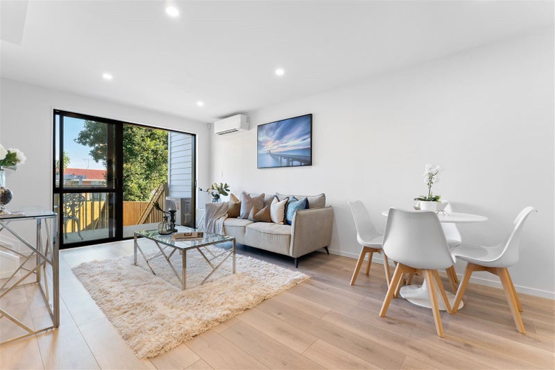 2/67 Royal View Road, Te Atatu South, Auckland - Carousel 2