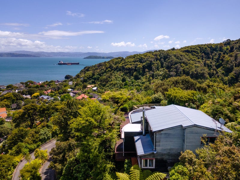 5 Whiorau Grove, Lowry Bay, Lower Hutt - Carousel 2