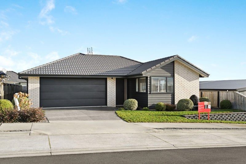 1/7 Benjamin Avenue, Rototuna North, Hamilton - Carousel 1