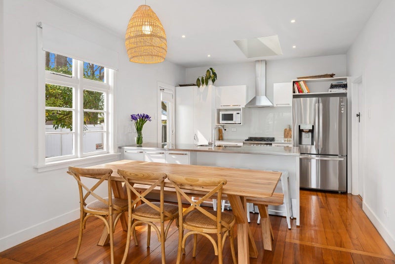 81 Severn Street, St Albans, Christchurch - Carousel 2