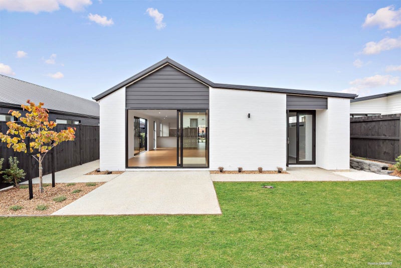 28 Lumbarda Drive, Kumeu - Carousel 1