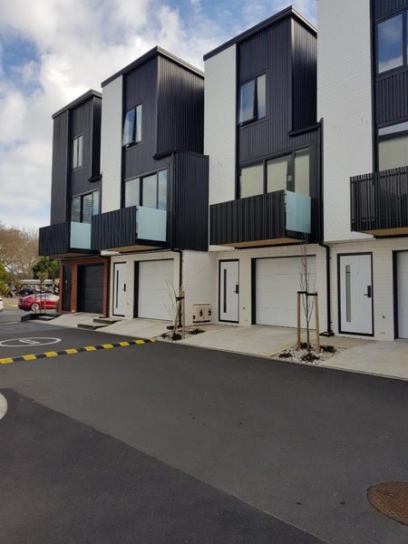 18/182 London Street, Hamilton Central, Hamilton - Carousel 1