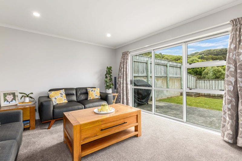 31 Aspiring Terrace, Aotea, Porirua - Carousel 2