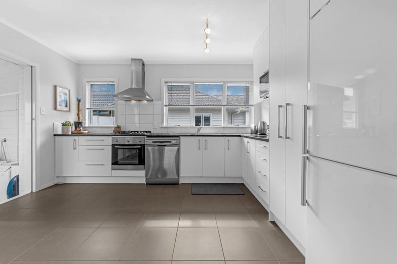 1/155 Gray Avenue, Papatoetoe, Auckland - Carousel 1