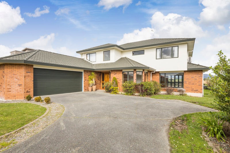 122 Pacific Drive, Fitzherbert, Palmerston North - Carousel 1
