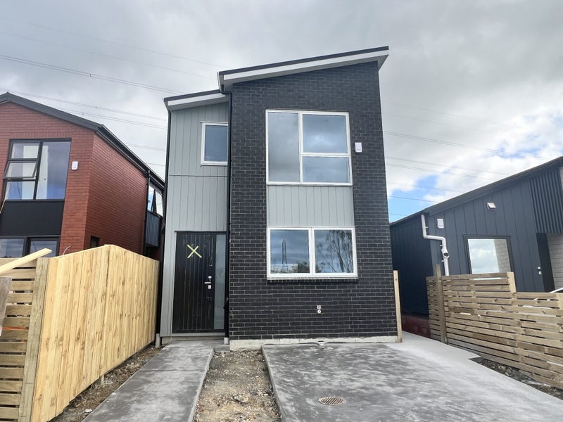 7 Paretao Street, Massey, Auckland - Carousel 2