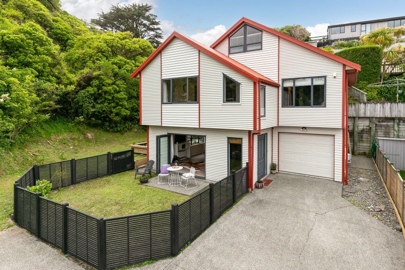 19B Sheridan Terrace, Johnsonville, Wellington - Carousel 1