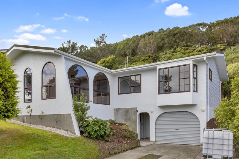47 Mercury Way, Whitby, Porirua - Carousel 1