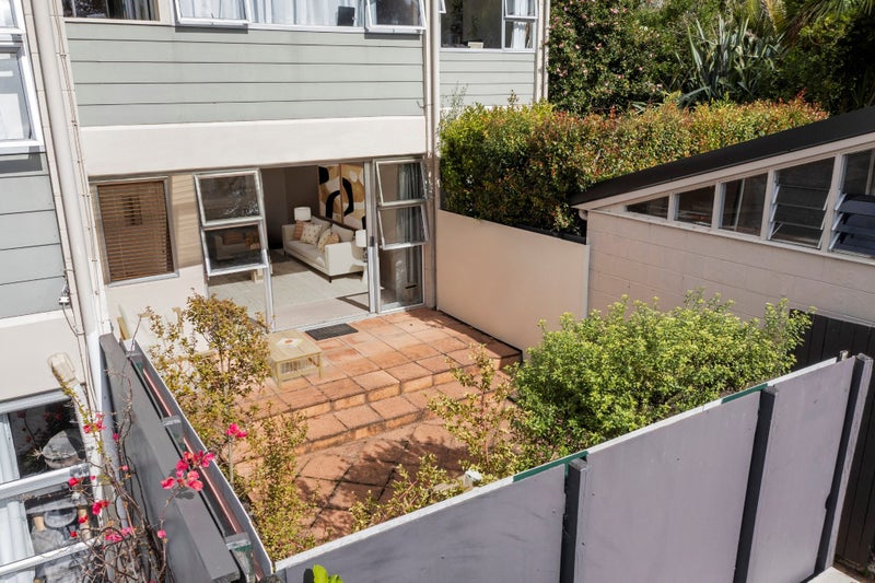 2/116 Wellington Street, Freemans Bay, Auckland - Carousel 1